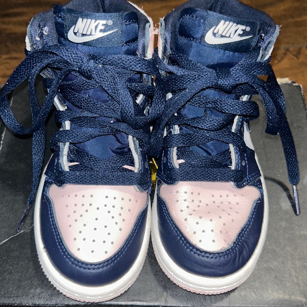 Little kids Pink and blue Jordan 1’s size 11